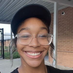 Meet your Posher, Simone
